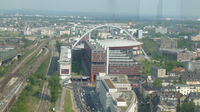 Blick auf Lanxess-Arena vom LVR-Hochhaus