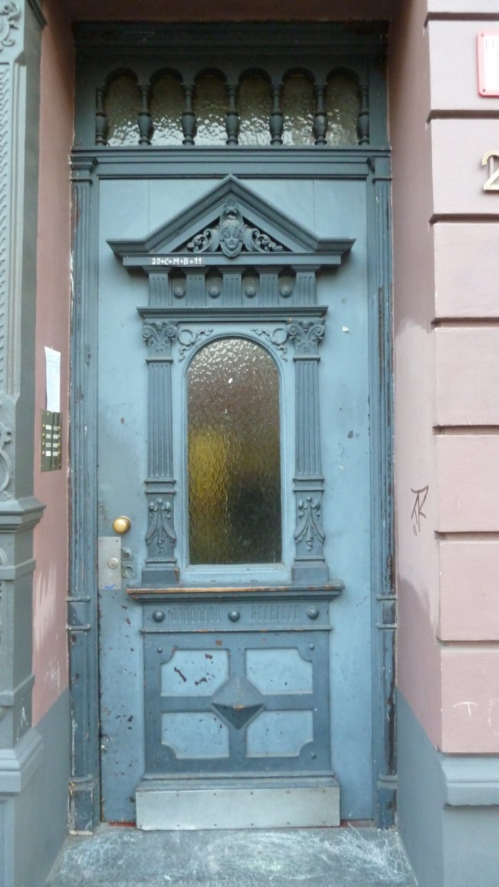 Türe in der Venloer Straße in Köln
